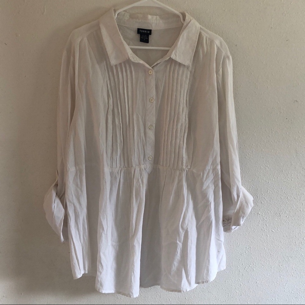 White long sleeve button shirt